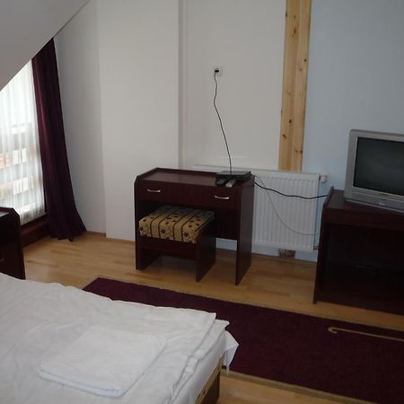 Hotel Aba Vezér Panzió és Étterem Abaújszántó Esterno foto