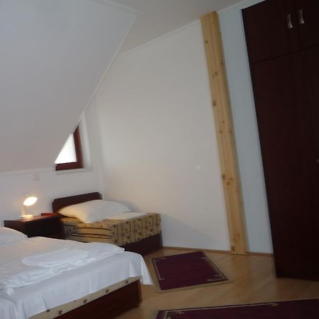 Hotel Aba Vezér Panzió és Étterem Abaújszántó Esterno foto