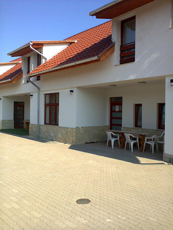 Hotel Aba Vezér Panzió és Étterem Abaújszántó Esterno foto