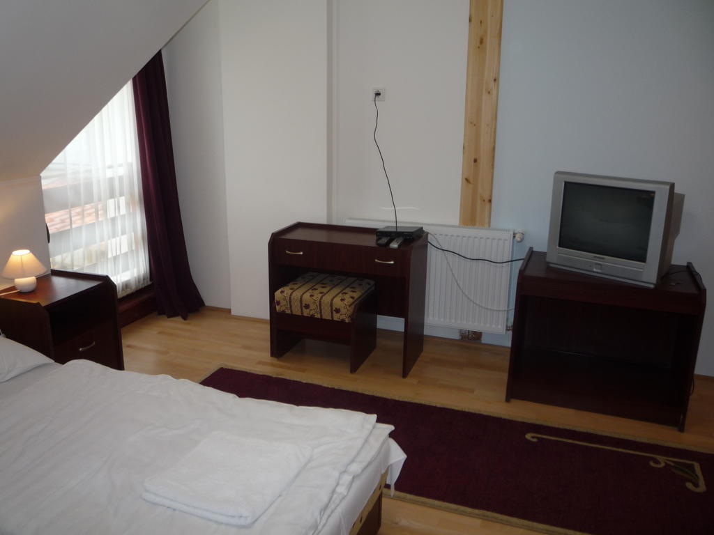 Hotel Aba Vezér Panzió és Étterem Abaújszántó Esterno foto