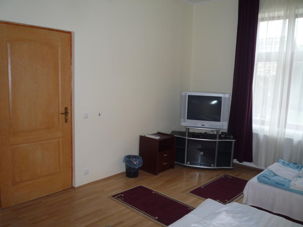 Hotel Aba Vezér Panzió és Étterem Abaújszántó Camera foto