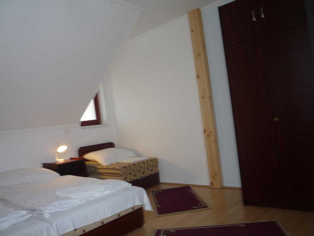 Hotel Aba Vezér Panzió és Étterem Abaújszántó Esterno foto