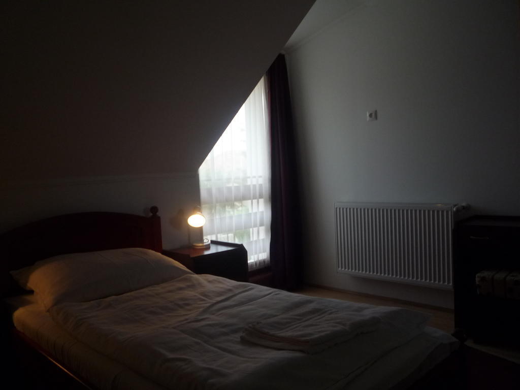 Hotel Aba Vezér Panzió és Étterem Abaújszántó Esterno foto